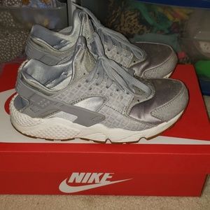 Nike Huaraches size 7.5 Womens